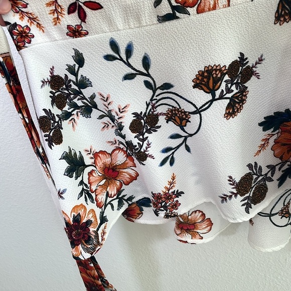 NeeSee's Floral Faux Wrap Midi Dress Size Small - Picture 7 of 9